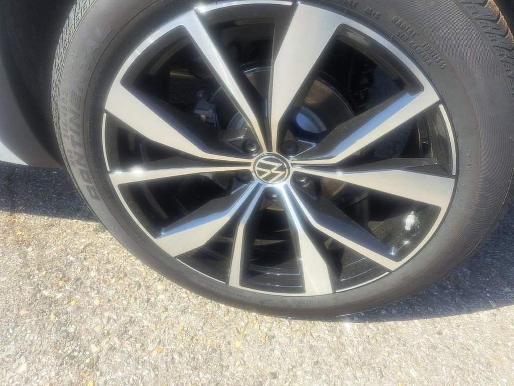 Used 2025 Volkswagen Atlas SEL Premium R-Line image 31