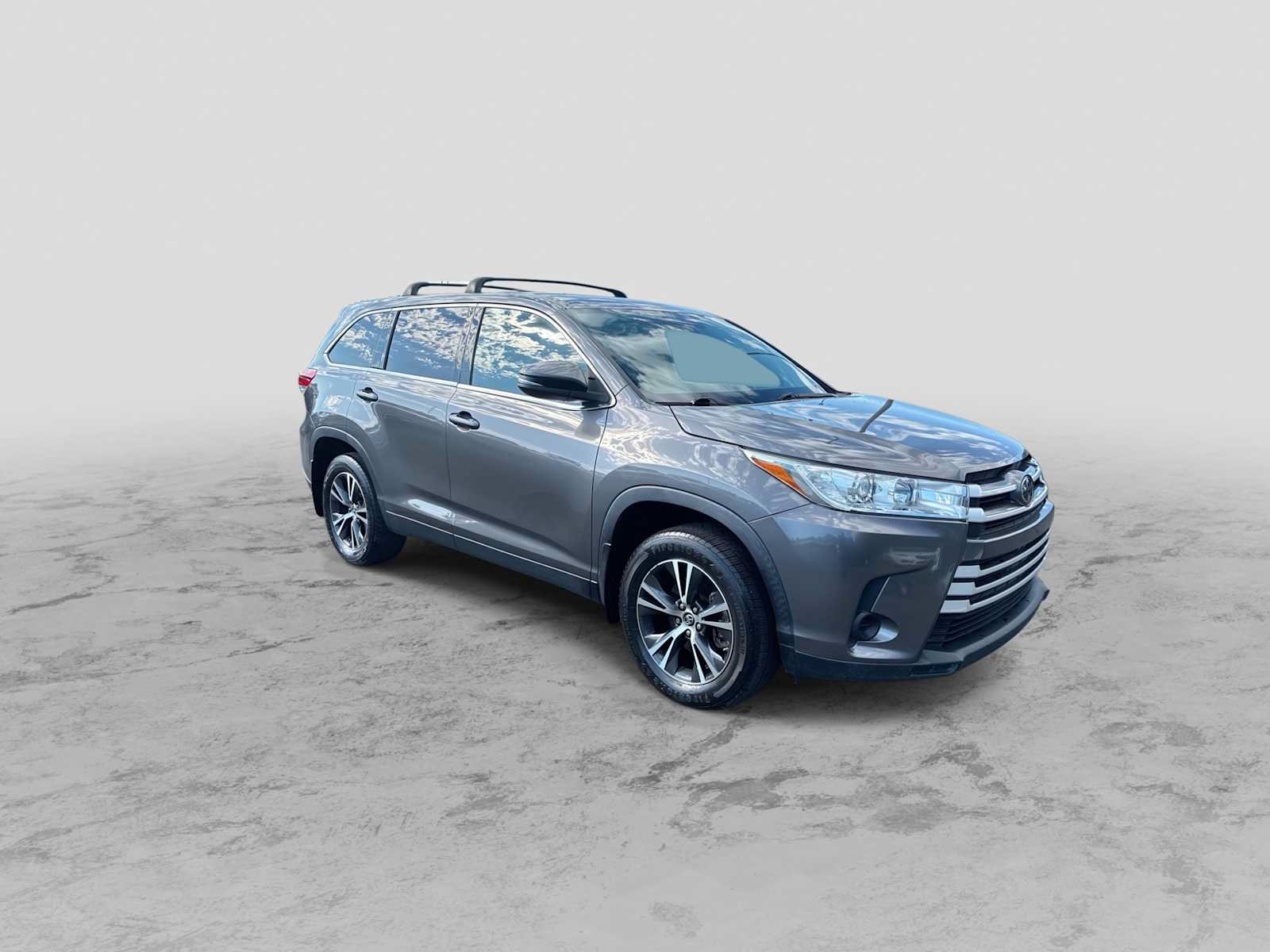 Used 2019 Toyota Highlander LE AWD/4WD video 2