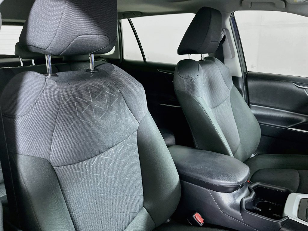 Used 2025 Toyota RAV4 XLE w/ Convenience Package FWD image 27