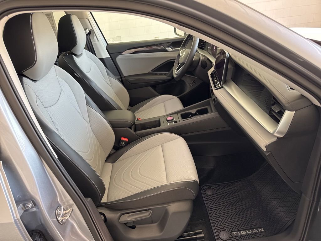 New 2026 Volkswagen Tiguan SE AWD/4WD image 22