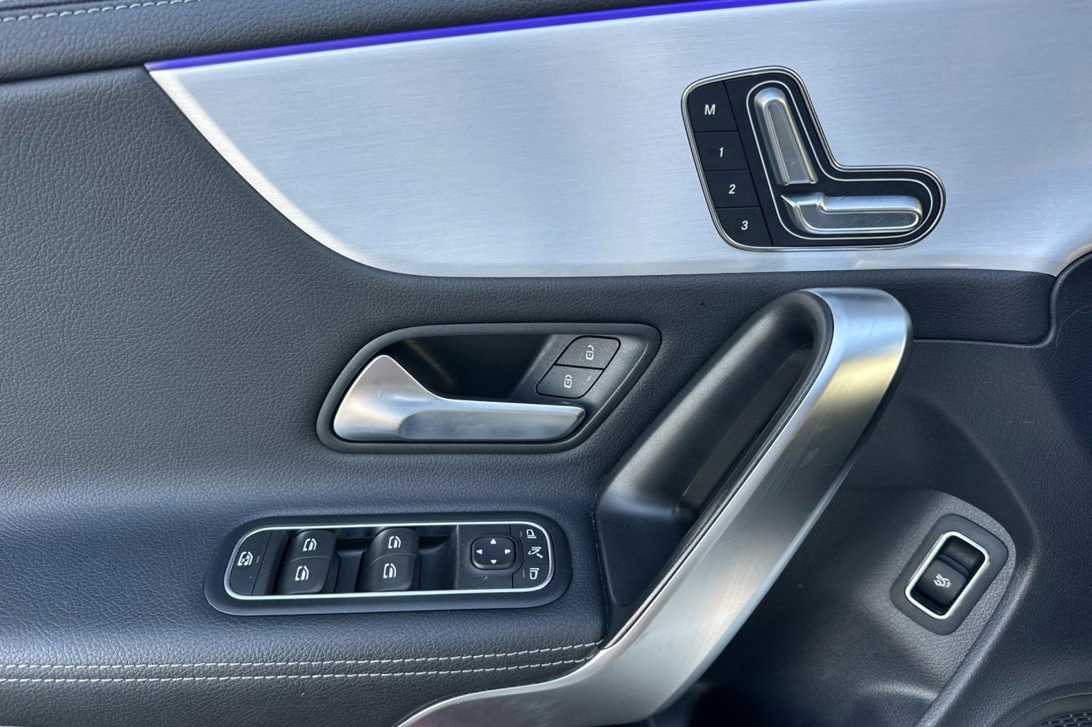 Used 2025 Mercedes-Benz CLA 250 image 11