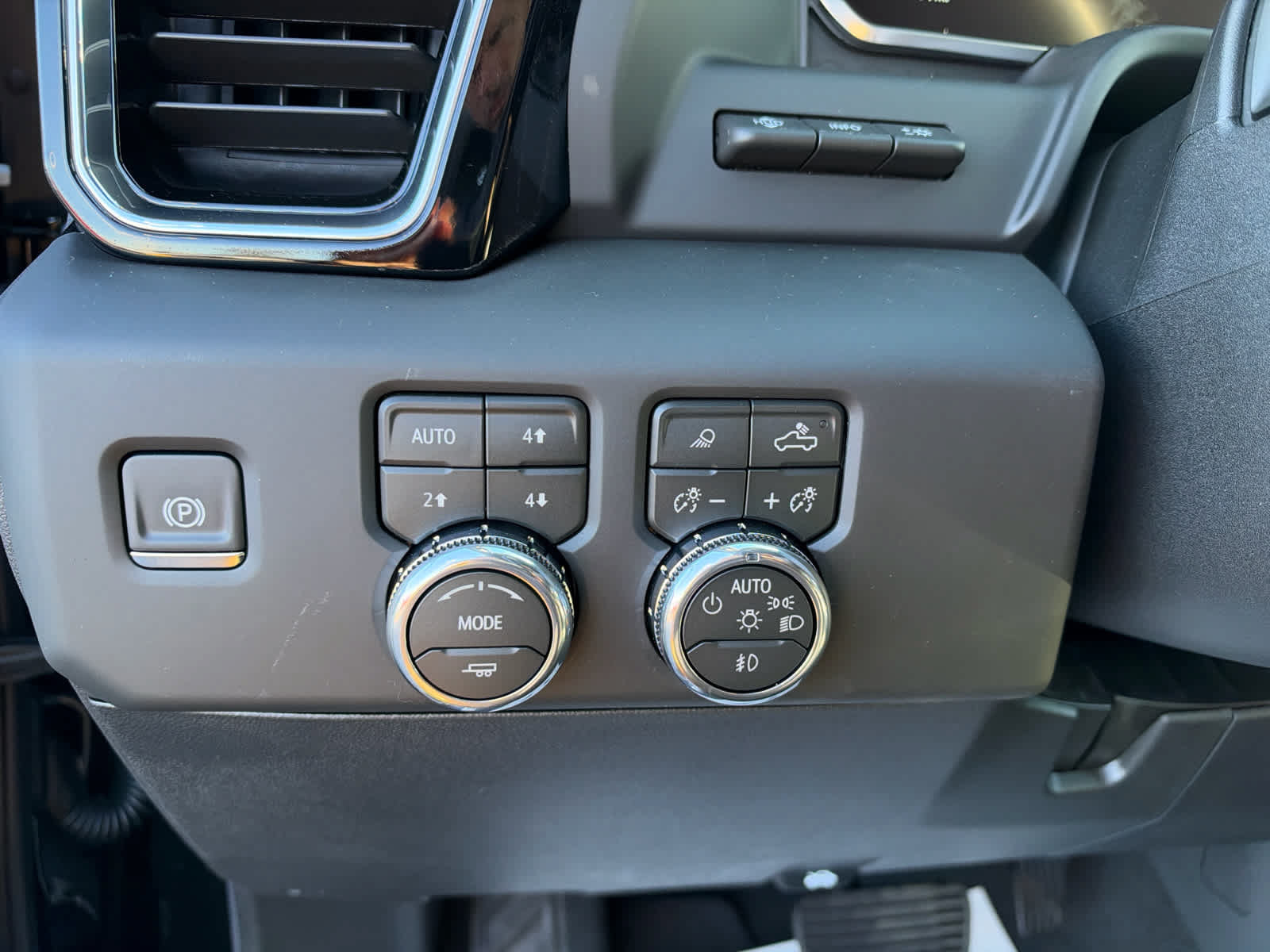 New 2026 GMC Sierra 3500 Denali w/ Denali Reserve Package AWD/4WD image 15