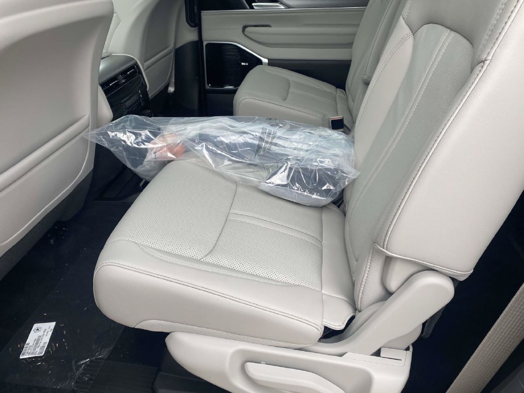 New 2026 Jeep Grand Wagoneer Limited AWD/4WD image 9