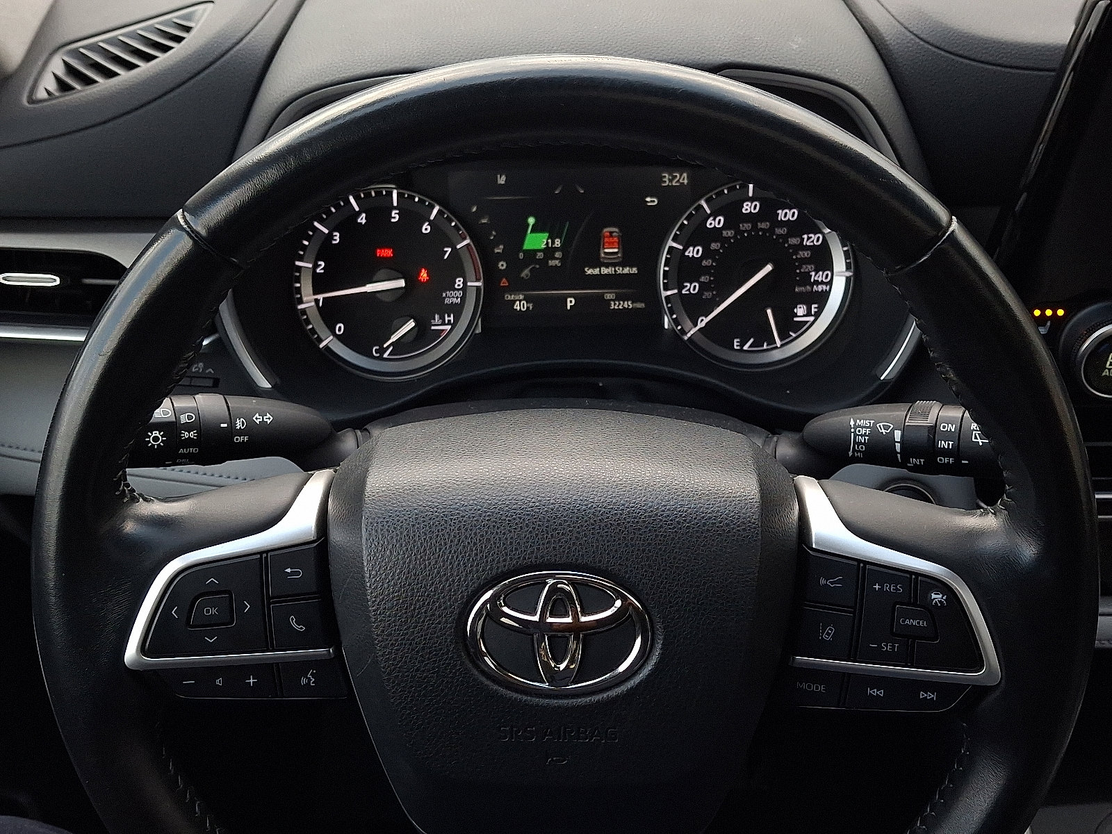 Used 2022 Toyota Highlander XLE image 19