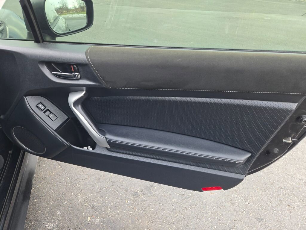 Used 2017 Toyota 86 image 4