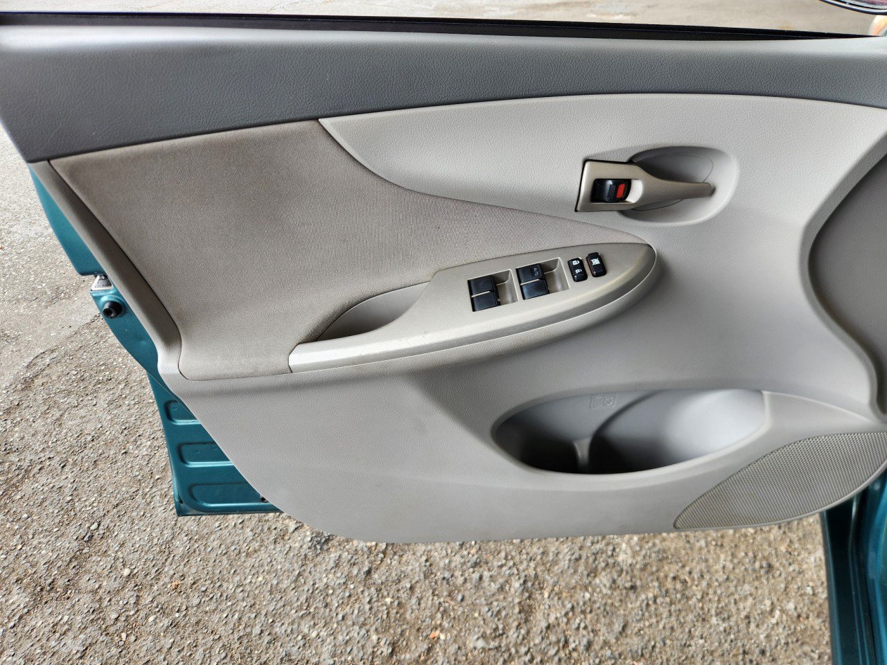 Used 2010 Toyota Corolla LE FWD image 10