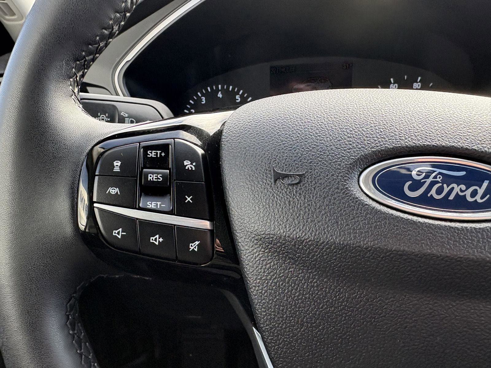 Used 2022 Ford Escape SE w/ Cold Weather Package image 10