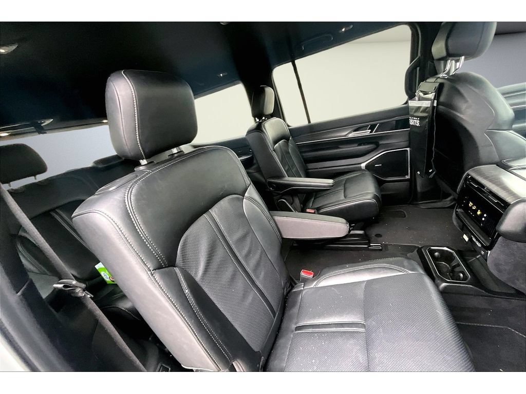 Used 2024 Jeep Wagoneer Series III AWD/4WD image 26