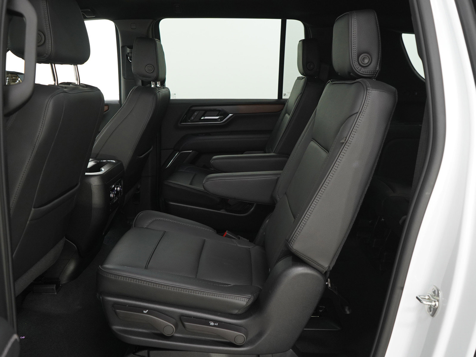 Used 2025 GMC Yukon XL Denali image 16