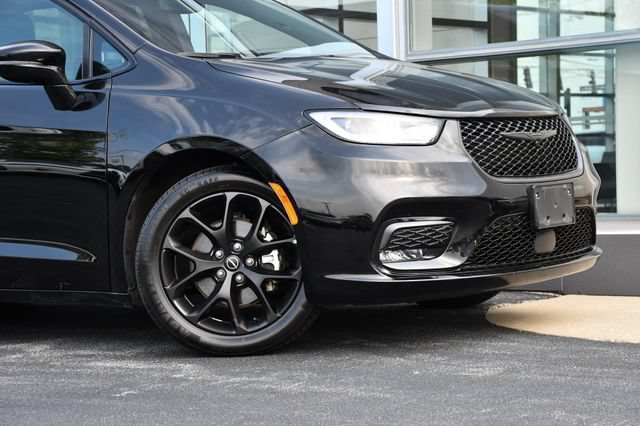 Used 2025 Chrysler Pacifica Limited FWD image 13