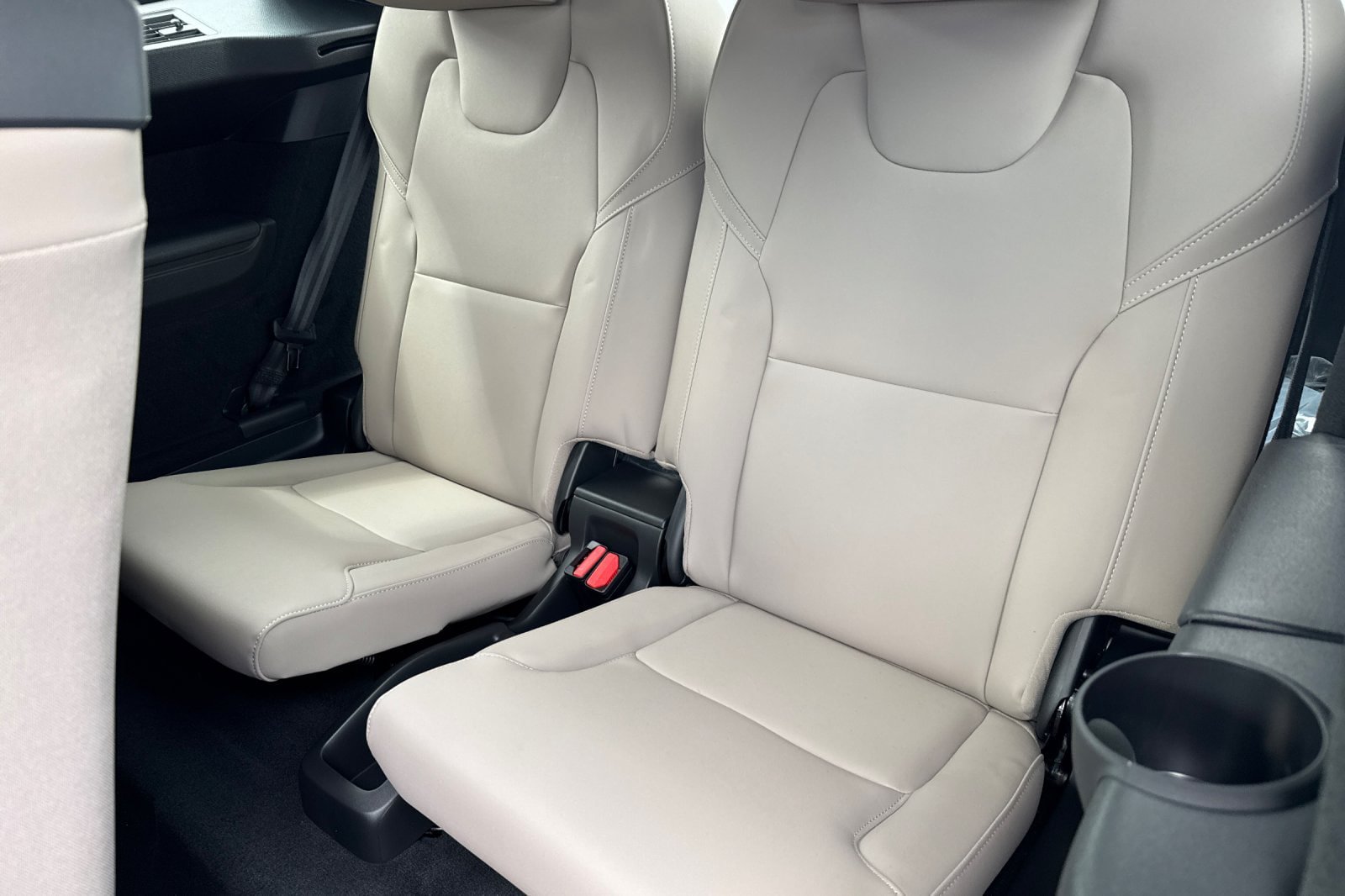 New 2026 Volvo XC90 B5 Plus w/ Protection Package AWD/4WD image 14