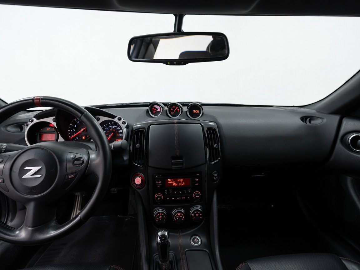Used 2020 Nissan 370Z Coupe RWD image 16