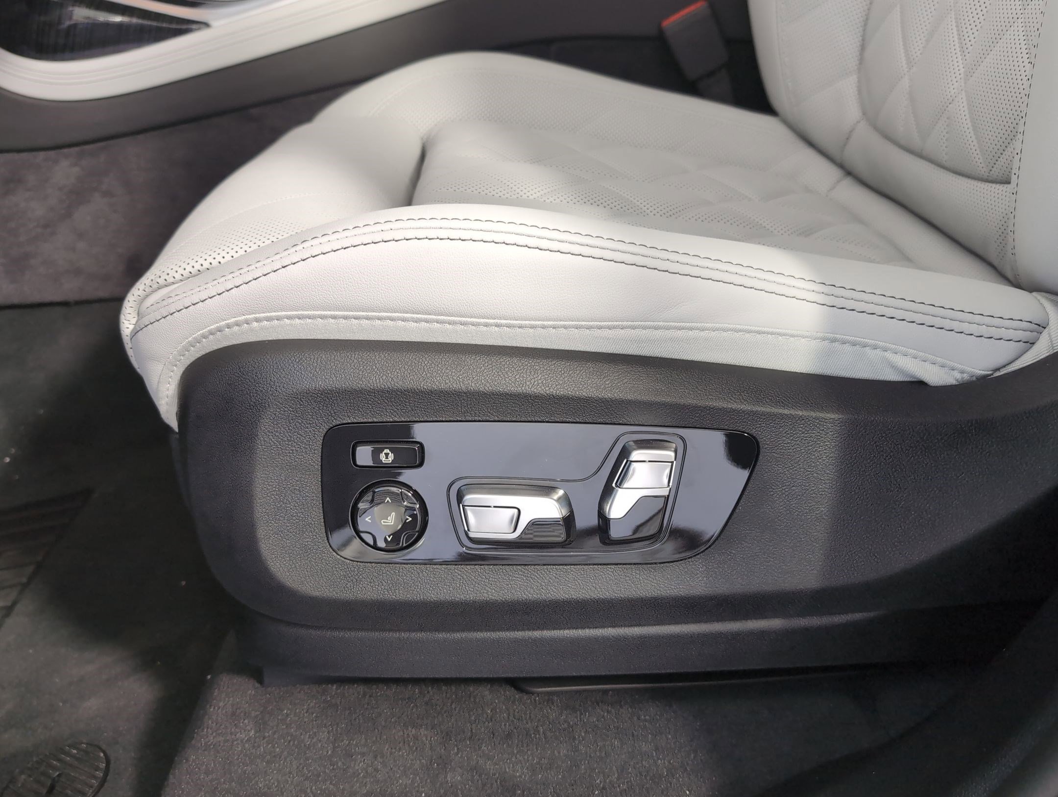 New 2026 BMW X7 xDrive40i w/ M Sport Package image 11