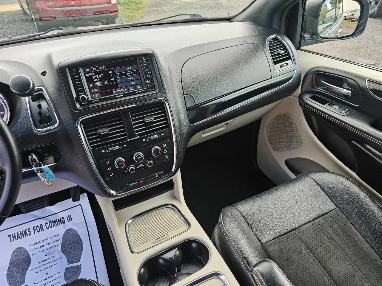 Used 2019 Dodge Grand Caravan SXT image 14