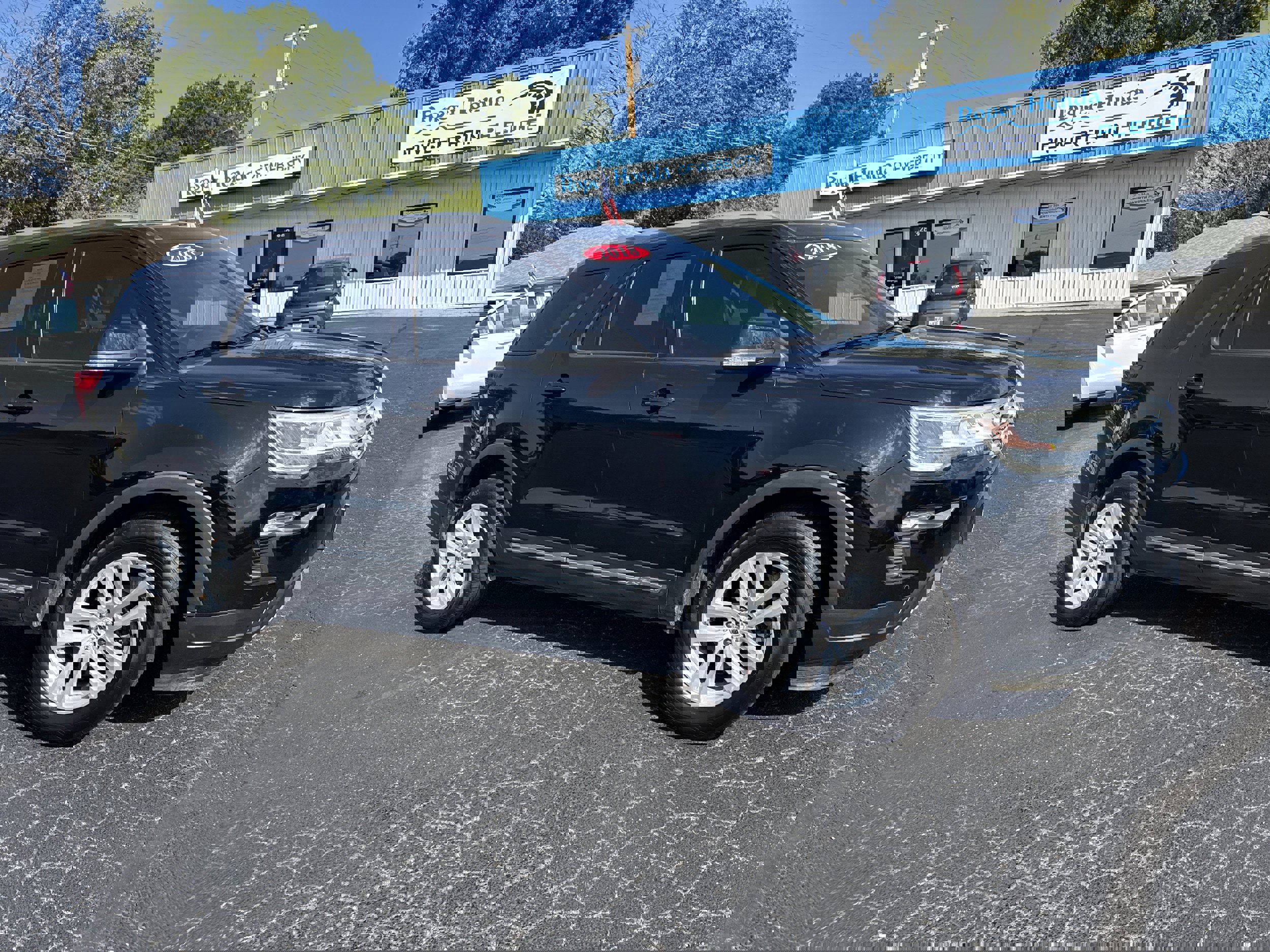 Used 2018 Ford Explorer XLT w/ Equipment Group 202A image 1