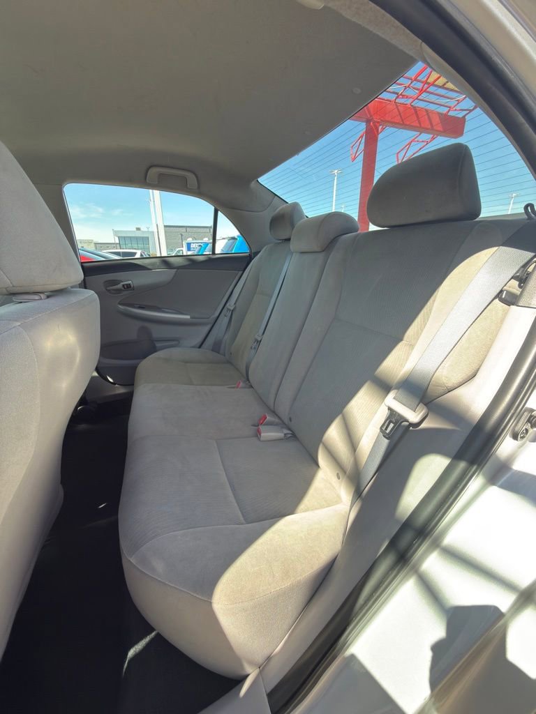 Used 2013 Toyota Corolla LE image 19