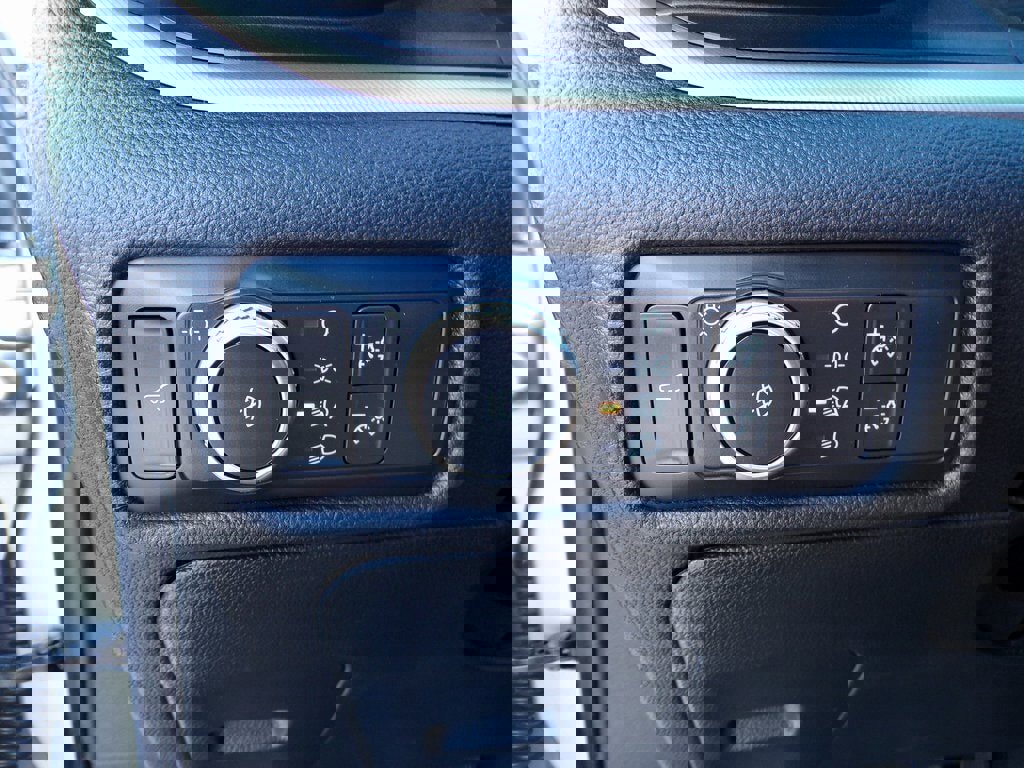 Used 2020 Ford Explorer XLT w/ Equipment Group 202A image 22