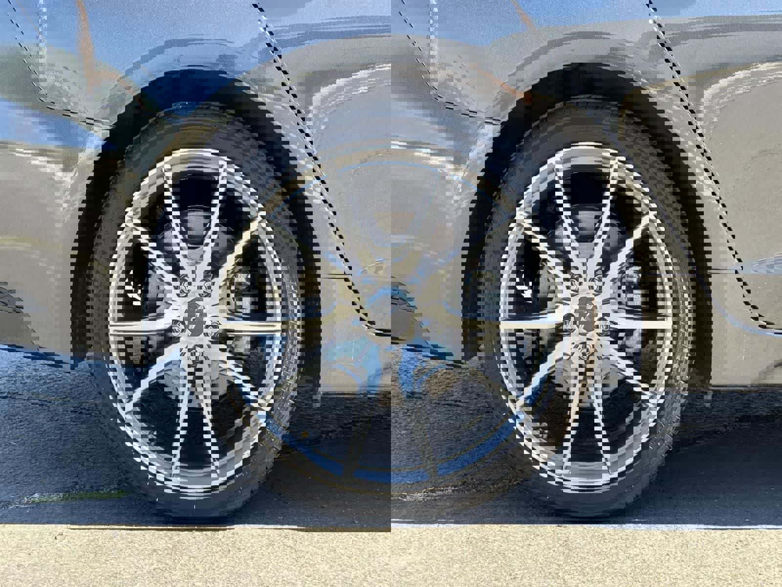 Used 2023 Genesis G70 2.0T image 41