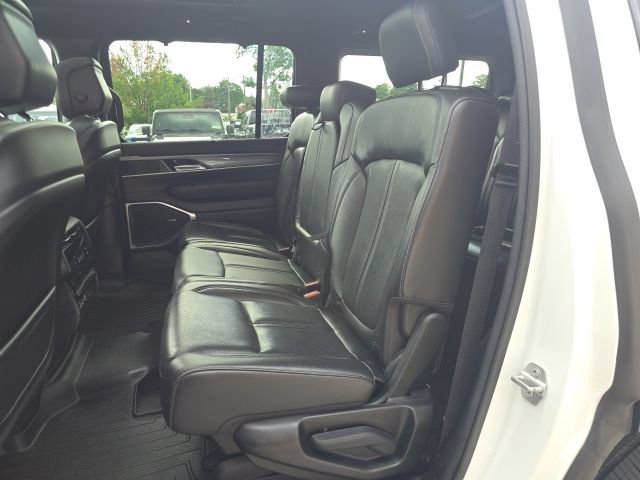 Used 2022 Jeep Wagoneer Series I AWD/4WD image 29