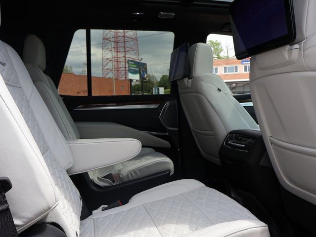 Certified 2025 Cadillac Escalade Premium Luxury Platinum image 11