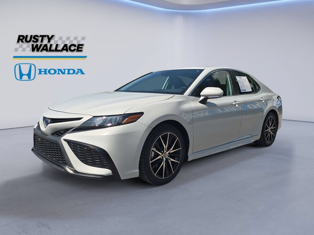 Used 2024 Toyota Camry SE FWD image 1