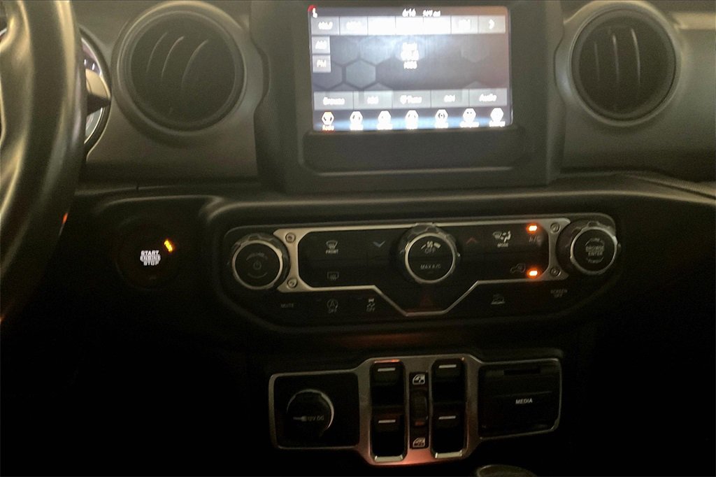 Used 2022 Jeep Gladiator Willys image 32