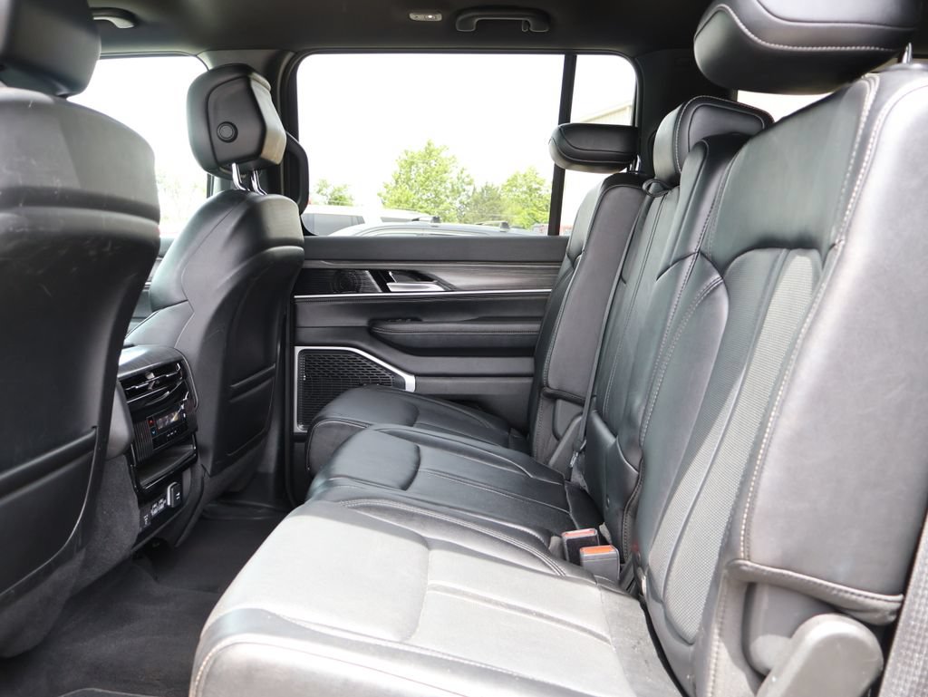 Used 2024 Jeep Wagoneer Series II w/ Flexible Seating Group AWD/4WD image 19
