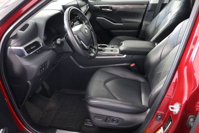 Used 2024 Toyota Highlander Platinum image 19