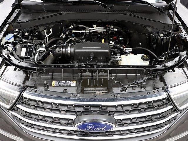 Used 2022 Ford Explorer XLT w/ Equipment Group 202A AWD/4WD image 30