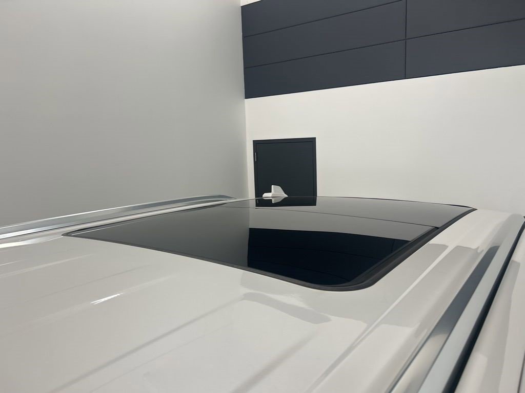 Certified 2022 Cadillac Escalade Premium Luxury Platinum AWD/4WD image 6