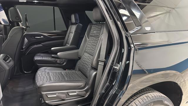 Used 2022 Cadillac Escalade Sport Platinum w/ LPO, ONYX Package AWD/4WD image 22
