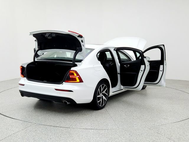 Used 2019 Volvo S60 T6 Momentum w/ Multimedia Package image 11