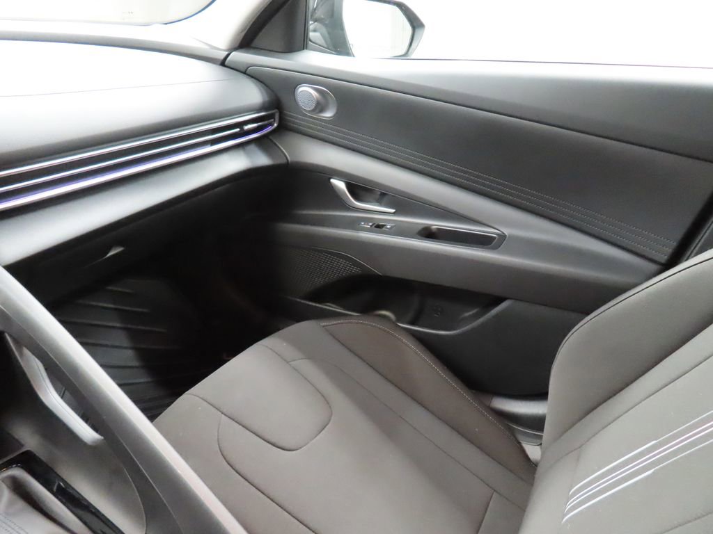 Used 2024 Hyundai Elantra SEL FWD image 24