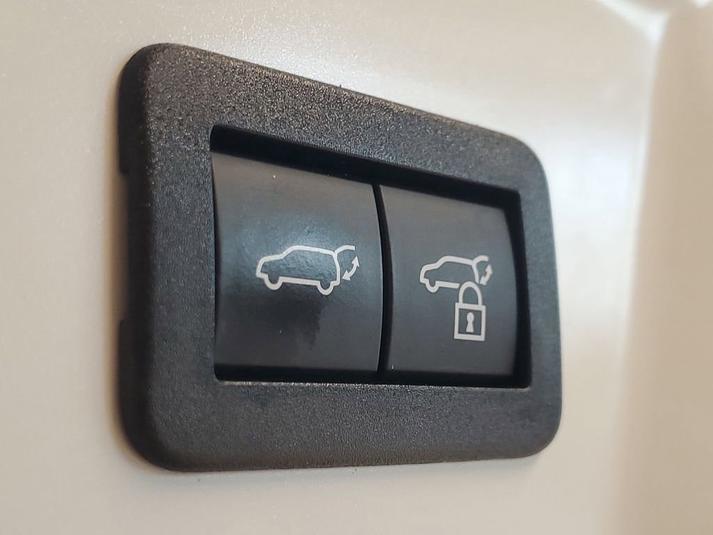 Used 2023 Toyota Prius Limited image 9