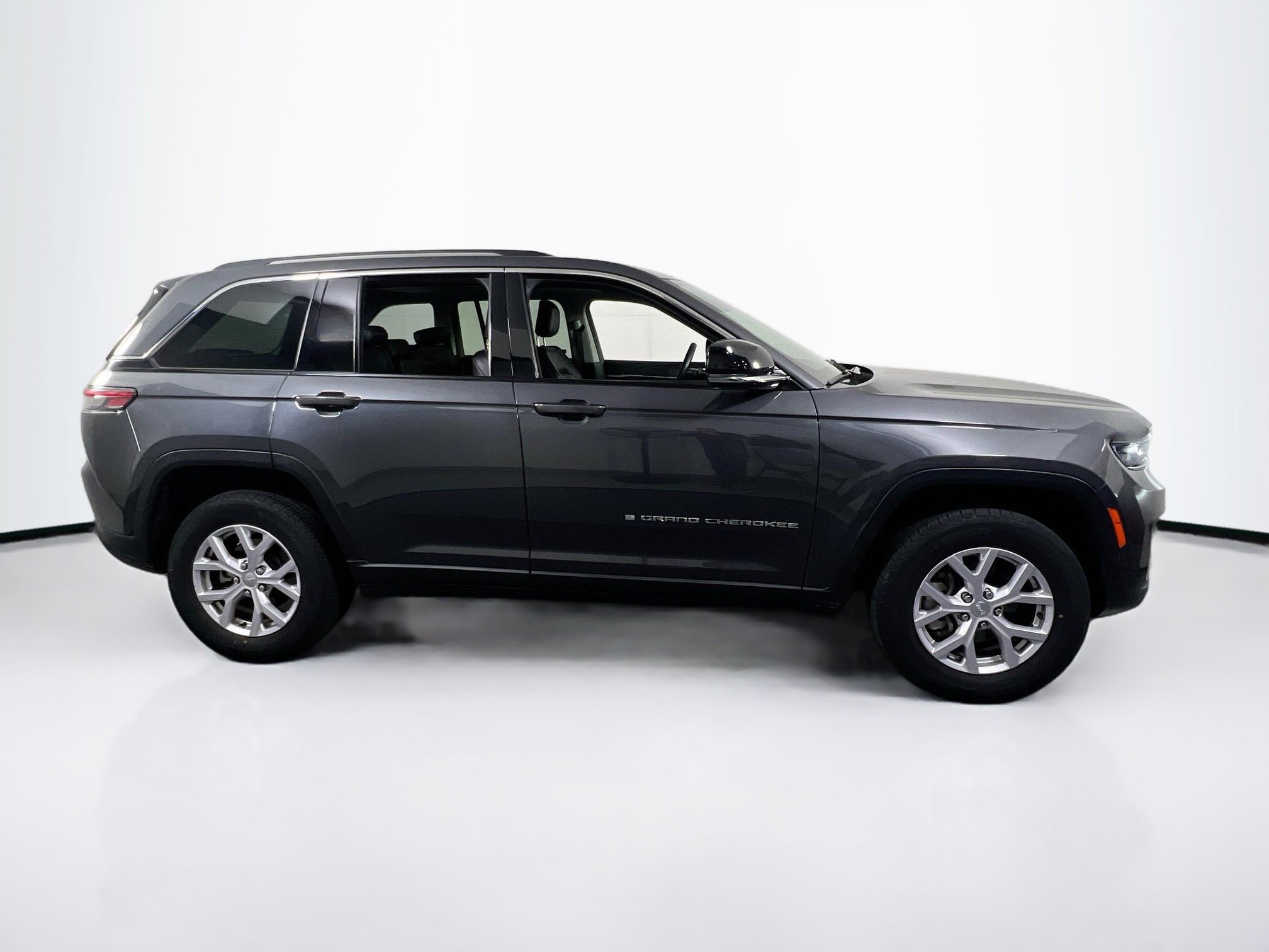 Used 2022 Jeep Grand Cherokee Limited image 4
