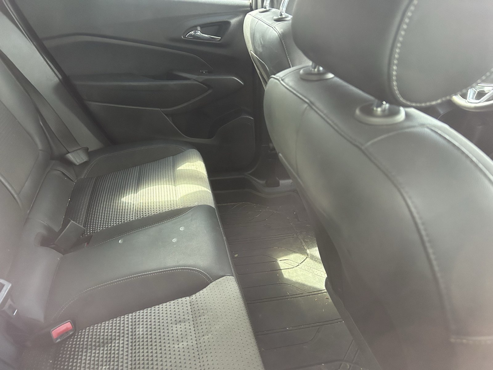 Used 2024 Chevrolet Trax LT w/ Sunroof Package FWD image 13