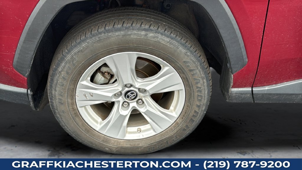 Used 2021 Toyota RAV4 LE AWD/4WD image 28