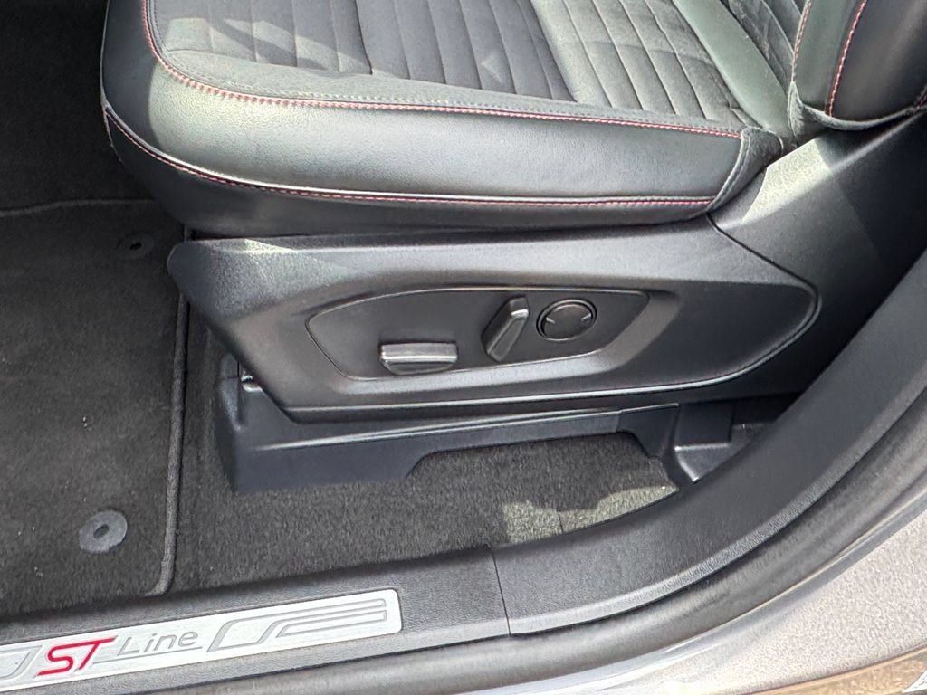 Used 2025 Ford Explorer ST-Line AWD/4WD image 18