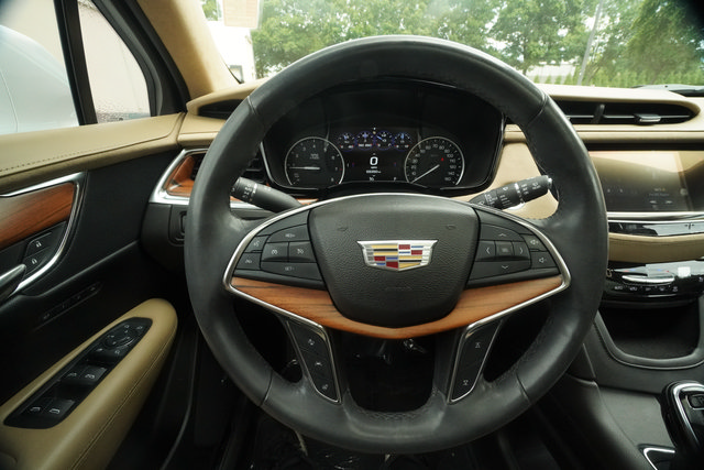 Used 2017 Cadillac XT5 Platinum AWD/4WD image 12