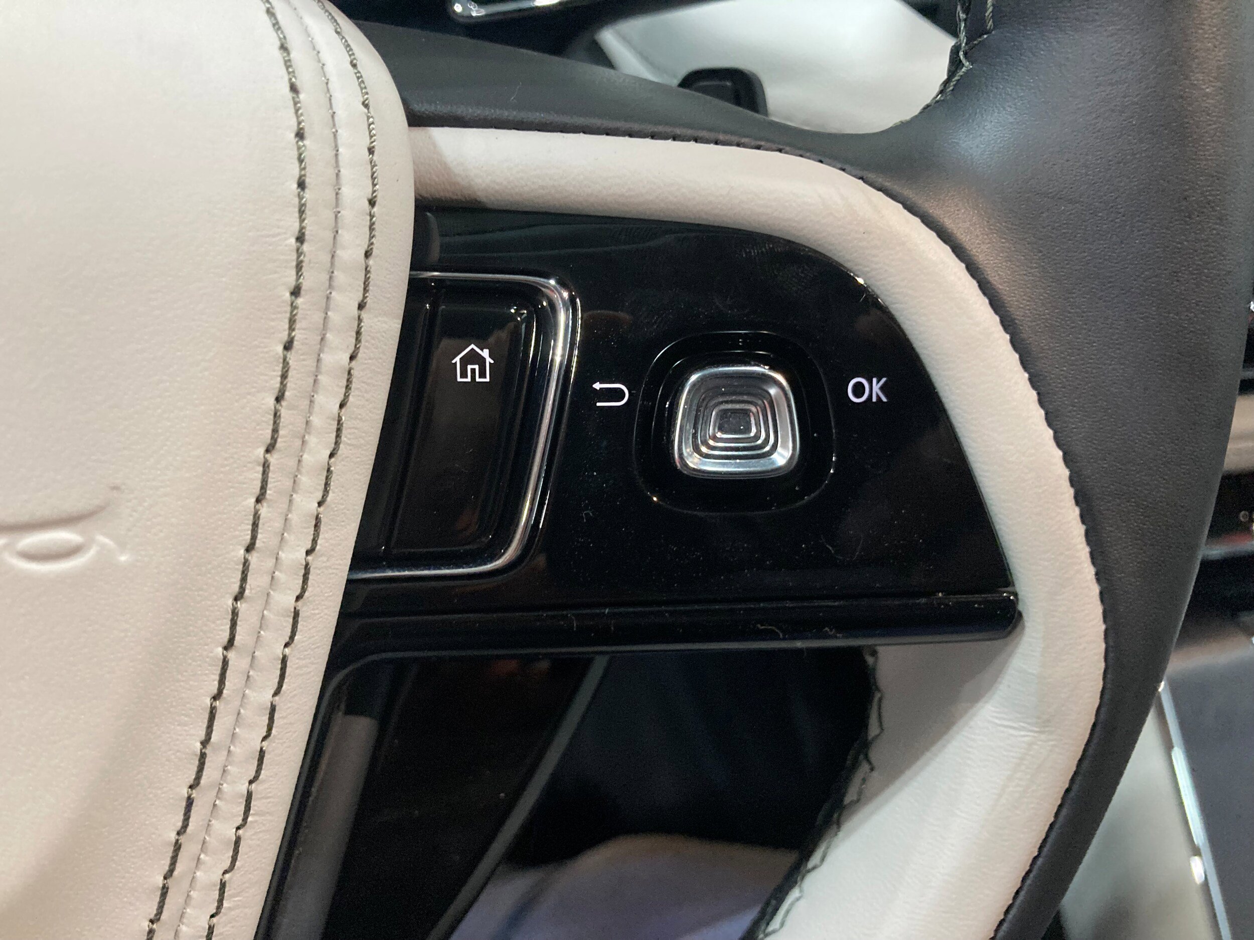 Used 2026 Lincoln Aviator AWD image 30