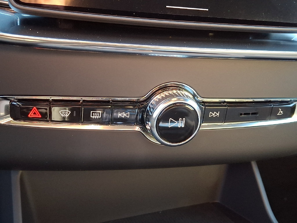 New 2027 Volvo XC90 B6 Plus AWD/4WD image 13