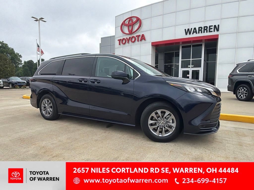 Used 2024 Toyota Sienna LE FWD image 1