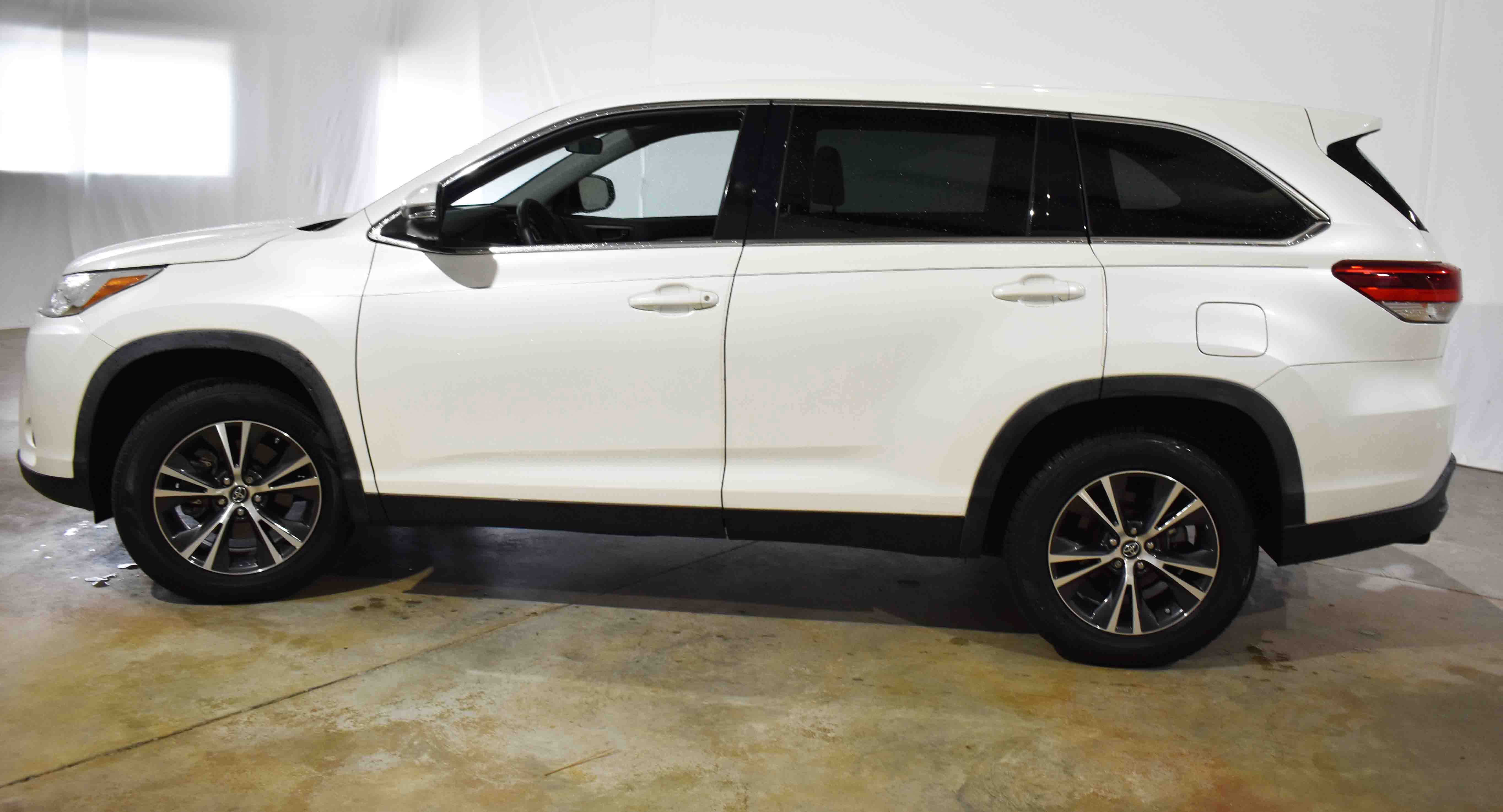 Used 2019 Toyota Highlander LE image 6