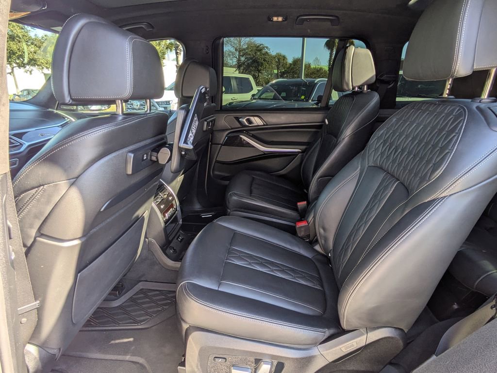Used 2021 BMW X7 M50i w/ Dynamic Handling Package image 14