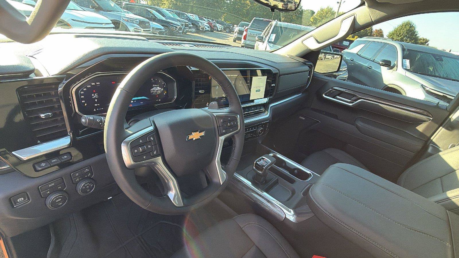 New 2026 Chevrolet Silverado 1500 LTZ w/ LTZ Premium Package AWD/4WD image 4