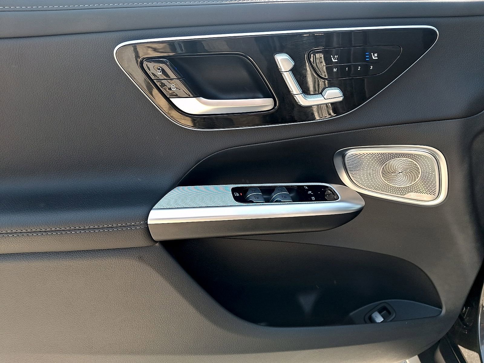 Used 2024 Mercedes-Benz GLC 300 4MATIC image 12