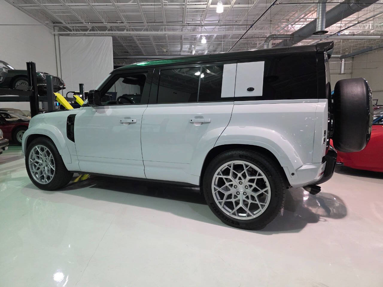 Used 2024 Land Rover Defender 110 V8 AWD/4WD image 40
