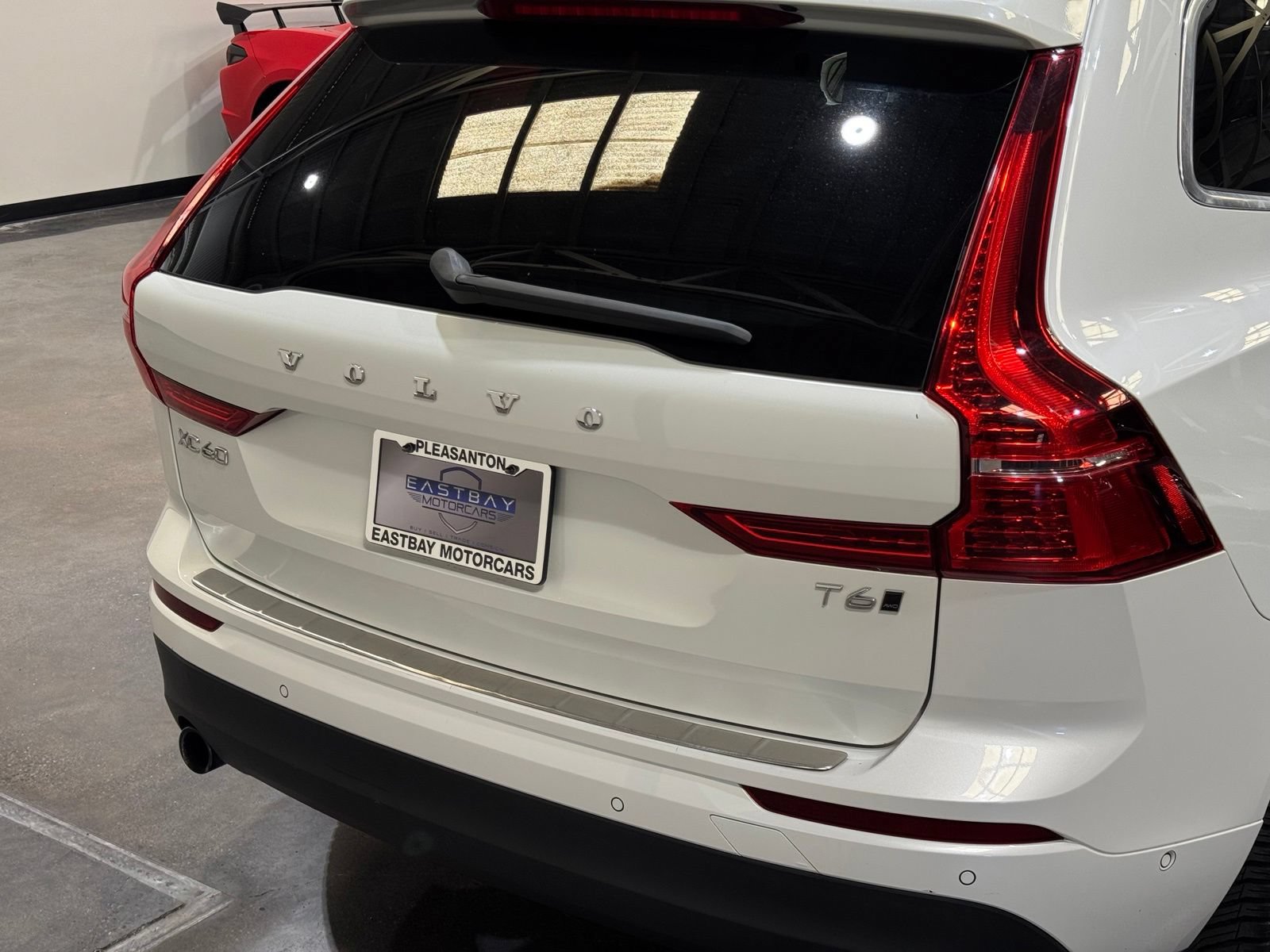 Used 2018 Volvo XC60 T6 Momentum w/ Convenience Package AWD/4WD image 17