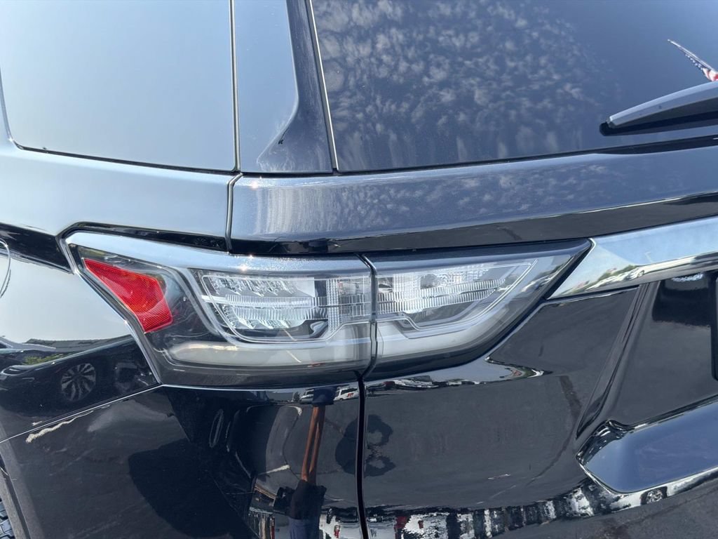 Used 2021 Chevrolet Traverse Premier w/ Redline Edition FWD image 12