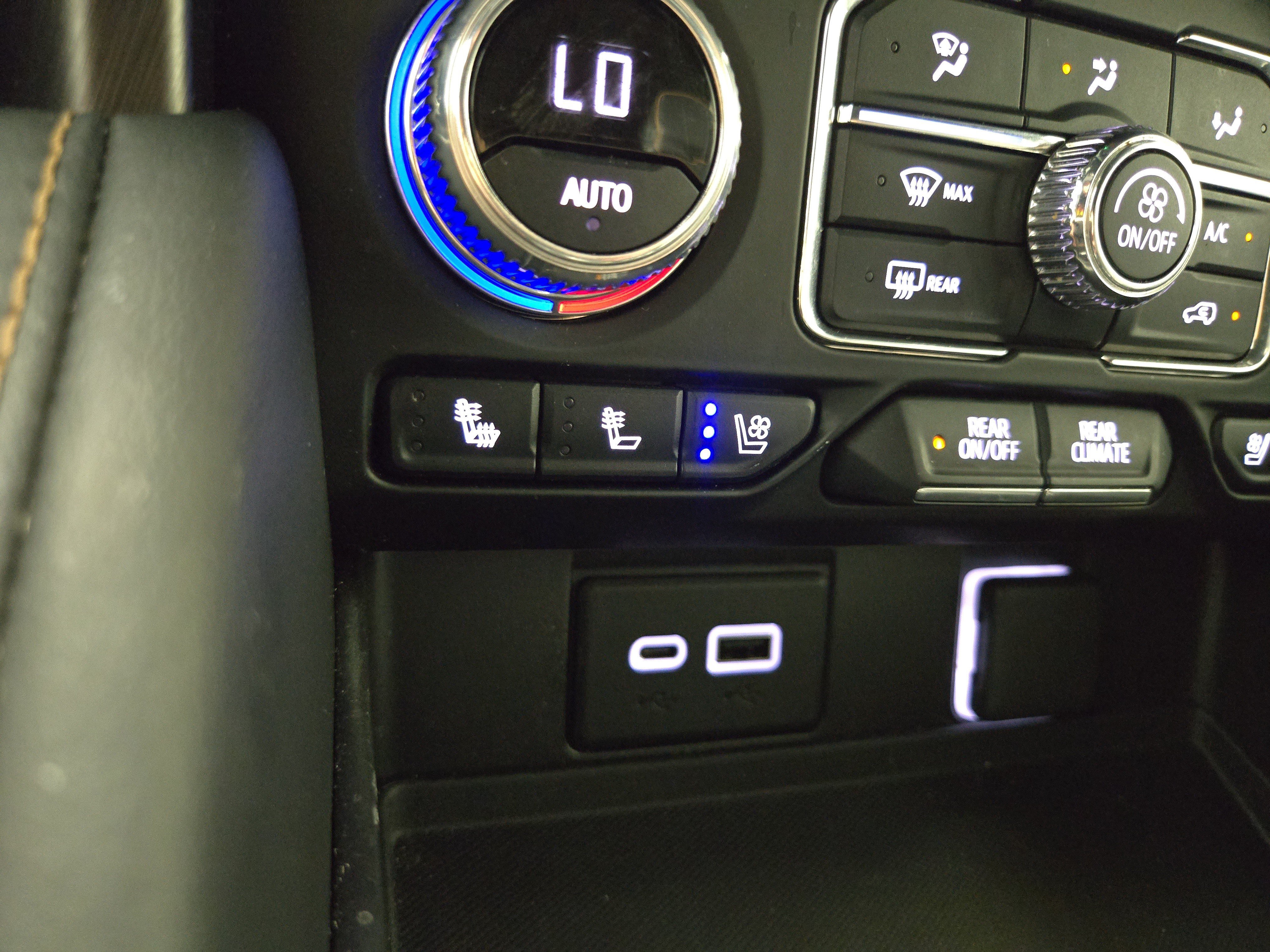 Used 2022 GMC Yukon XL AT4 AWD/4WD image 28